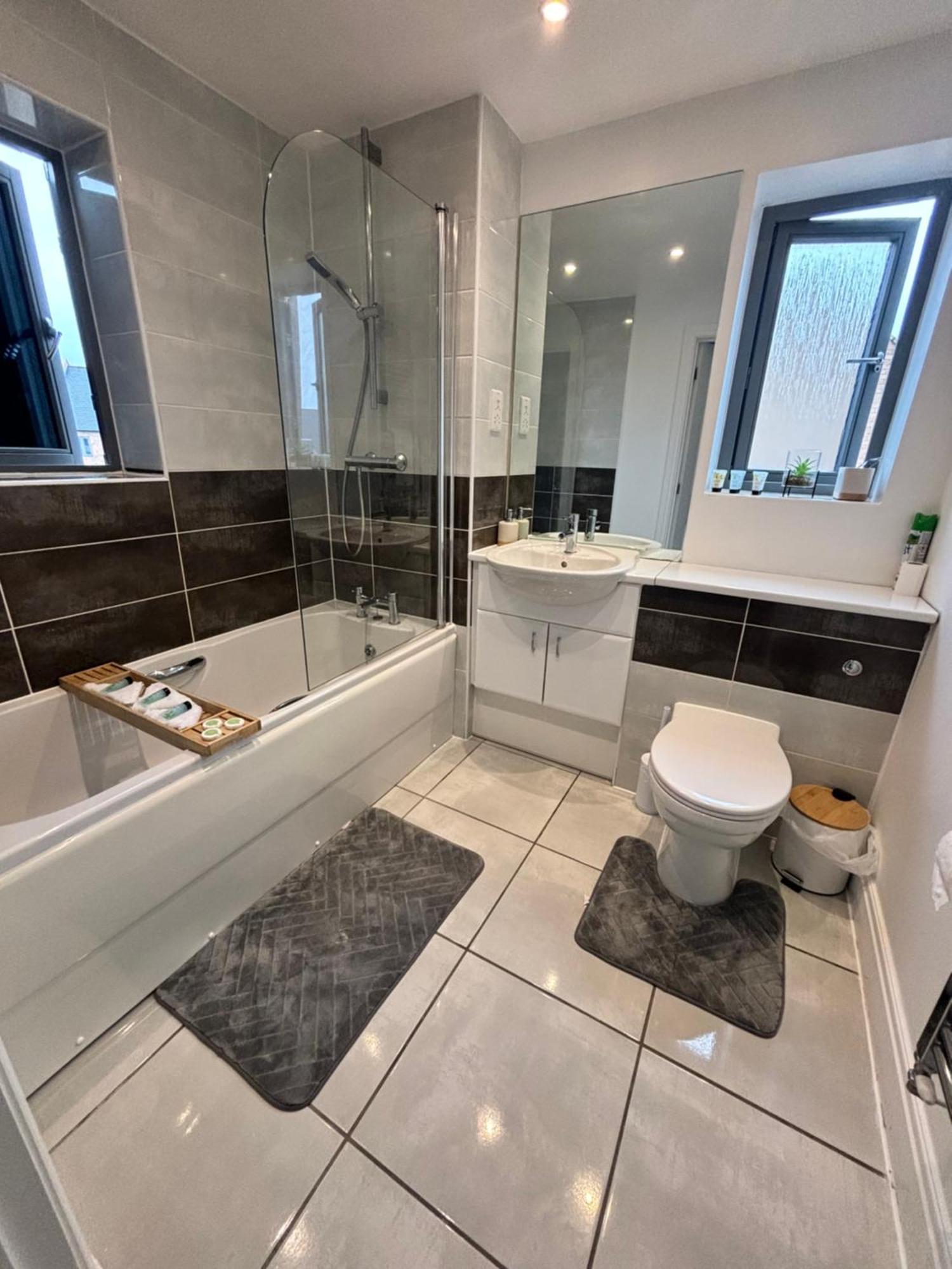 Luxury 2 Bedroom Northampton Townhouse With Balcony Dış mekan fotoğraf